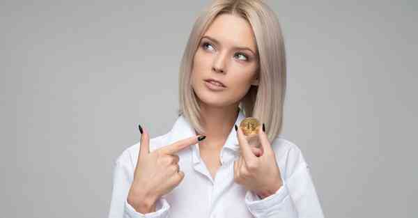 女生戴戒指的含义是什么？