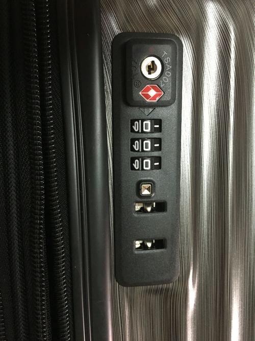 行李箱密码锁设置图解 